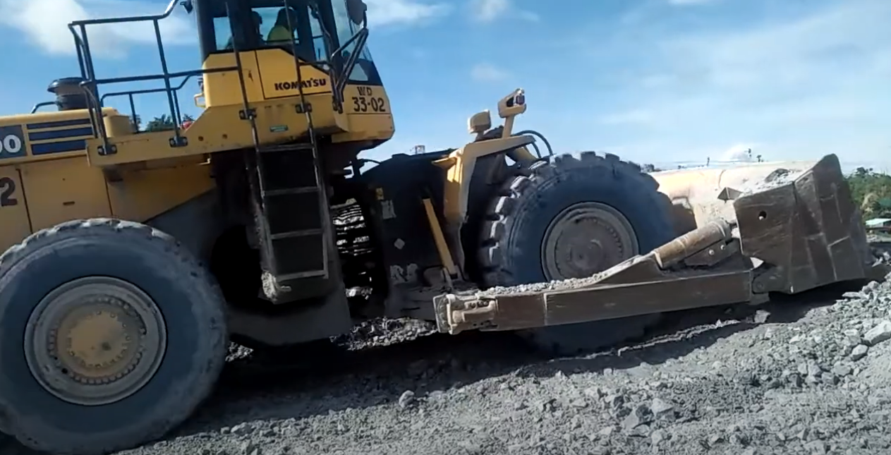 бульдозер Komatsu WD600-6
